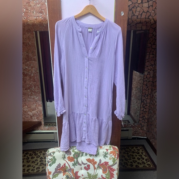 Looks new Lavender Button-Down Women's Top - Picture 1 of 8
